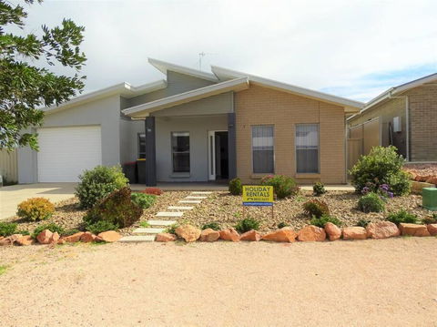 Avella House - eAccommodation 0