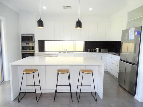 Avella House - eAccommodation 1