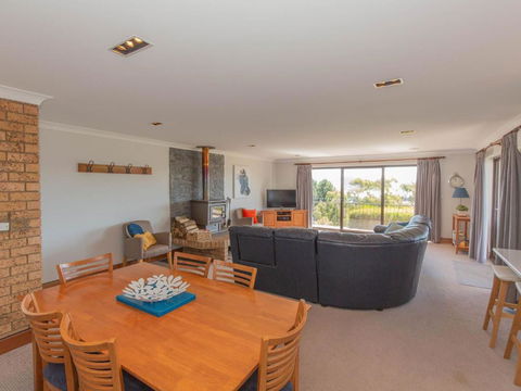 Aviemore 4 14 Cobbodah Street - eAccommodation 2