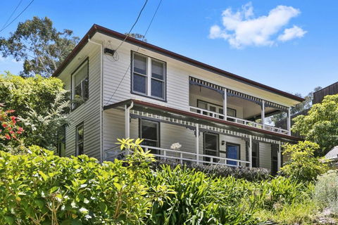 Avirgonia - eAccommodation 0