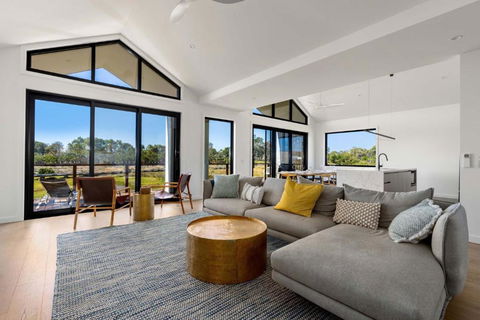 Awakening Broadbeach - Wifi, Linen - eAccommodation 0