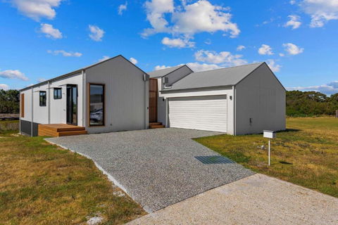 Awakening Broadbeach - Wifi, Linen - eAccommodation 1