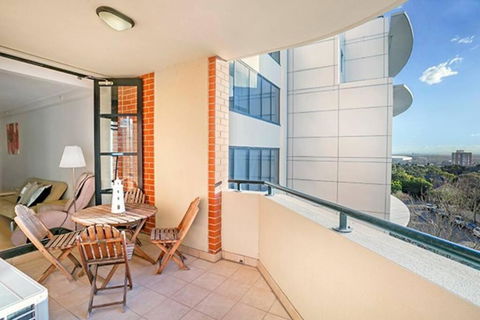 AX301 - Located In The Heart Of North Sydney - eAccommodation 1
