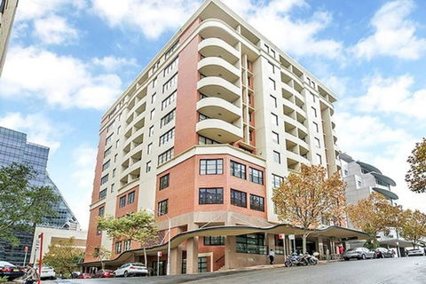 AX301 - Located In The Heart Of North Sydney - eAccommodation 4