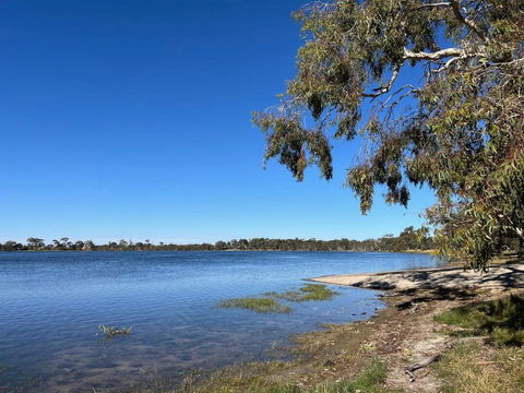 Avondale Heights By Tiny Away - eAccommodation 1