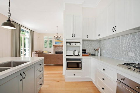 Apollo Bay Oceanview Mountain Retreat, Pet Friendly, EV Station, Fireplace - eAccommodation 2