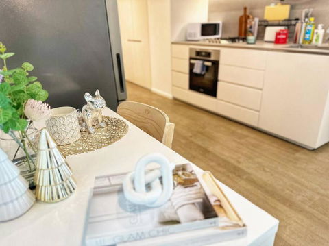 AUS 3415 - 2BR Luxurious Suite FREE PARKING Near Yarra River And Crown - eAccommodation 4