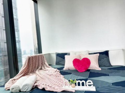 AUS 3415 - 2BR Luxurious Suite FREE PARKING Near Yarra River And Crown - eAccommodation 3