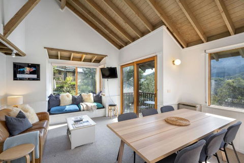 Banjo 1 Bedroom With Loft Bunk Room And Amazing Views - eAccommodation 0