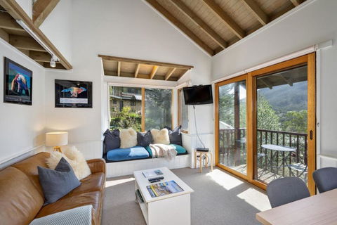 Banjo 1 Bedroom With Loft Bunk Room And Amazing Views - eAccommodation 1