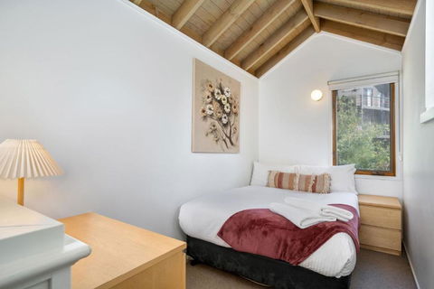 Banjo 1 Bedroom With Loft Bunk Room And Amazing Views - eAccommodation 3