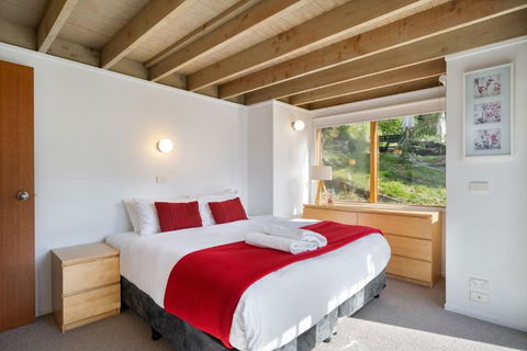 Banjo 1 Bedroom With Loft Bunk Room And Amazing Views - eAccommodation 4