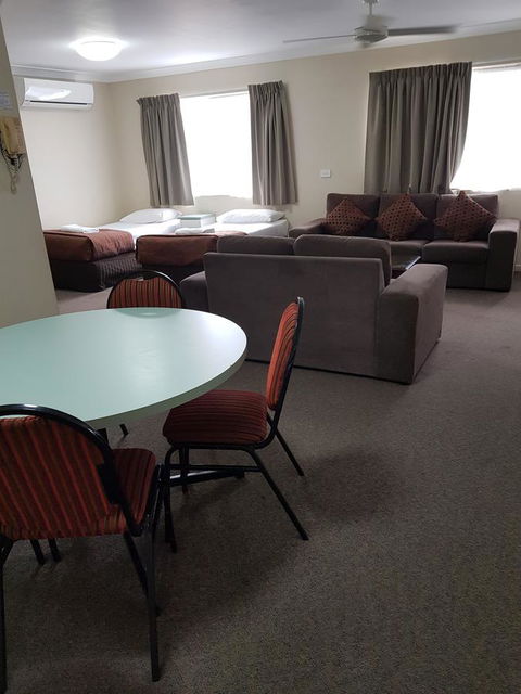 Southport Motel & Apartments - eAccommodation 11