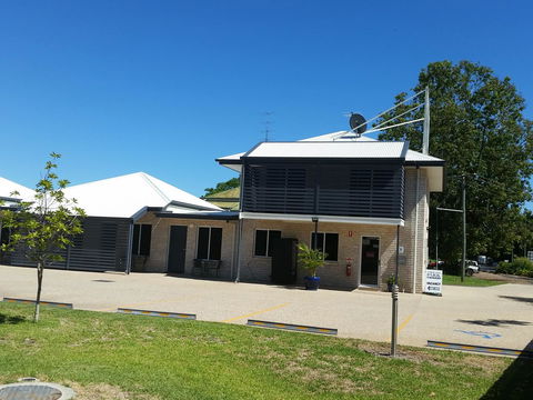 Emerald Park Motel - eAccommodation 0