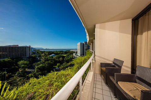 Hilton Cairns - eAccommodation 27