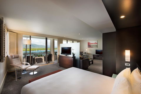 Hilton Cairns - eAccommodation 15