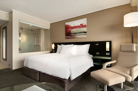 Hilton Cairns - eAccommodation 34