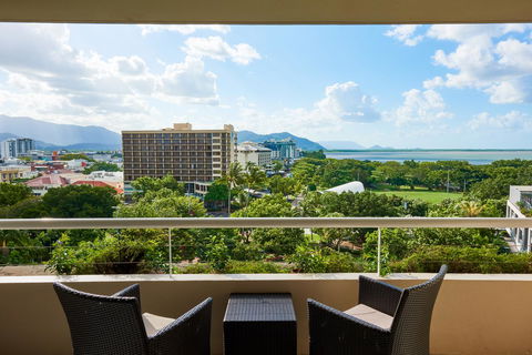 Hilton Cairns - eAccommodation 12