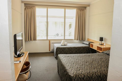 Salisbury Hotel Motel - eAccommodation 11