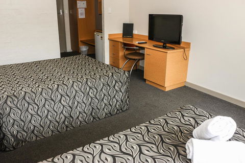 Salisbury Hotel Motel - eAccommodation 16