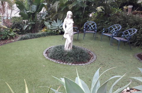 Private Apartment With Scenic Gardens - eAccommodation 1