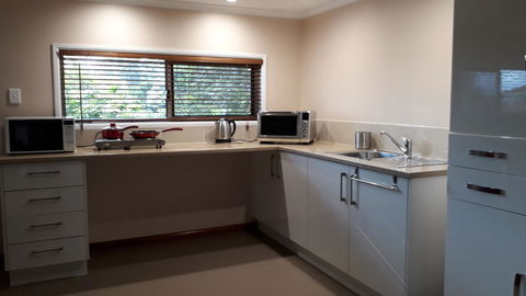 Private Apartment With Scenic Gardens - eAccommodation 9