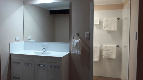 Private Apartment With Scenic Gardens - eAccommodation 6