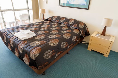 Crystal Beachfront Apartments - eAccommodation 21