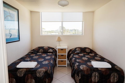 Crystal Beachfront Apartments - eAccommodation 26