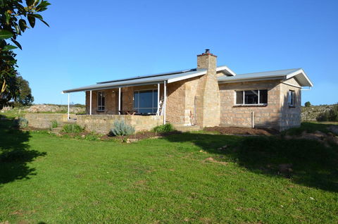 Ratcliff Cottage - eAccommodation 7