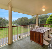 Immaculate Spacious Second Floor Unit Overlooking Pristine Parklands - eAccommodation