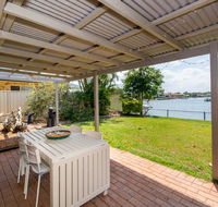Lowset home on the canal - Dolphin Dr Bongaree - eAccommodation
