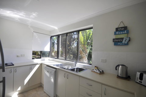 Crystal Waters On The Beach - eAccommodation 13