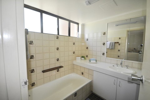 Crystal Waters On The Beach - eAccommodation 2