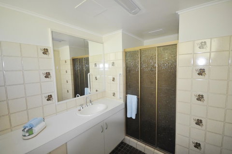 Crystal Waters On The Beach - eAccommodation 1