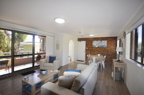 Crystal Waters On The Beach - eAccommodation 11