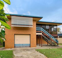 Short Stroll to Surf Beach - North Street Woorim - eAccommodation