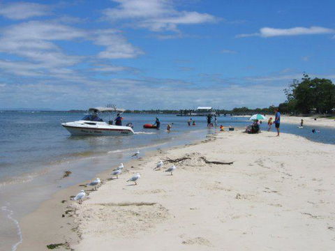 Air Conditioned Unit Stones Throw To The Waterfront. - eAccommodation 11