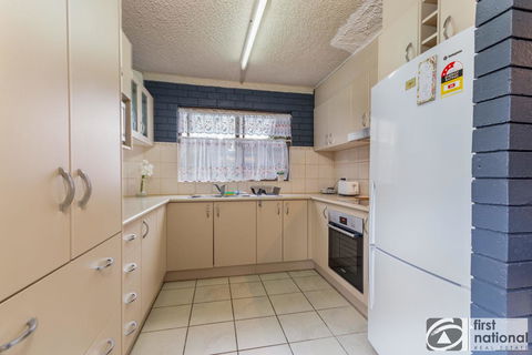 Air Conditioned Unit Stones Throw To The Waterfront. - eAccommodation 13