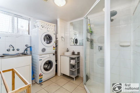 Air Conditioned Unit Stones Throw To The Waterfront. - eAccommodation 17