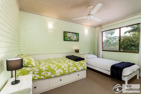 Air Conditioned Unit Stones Throw To The Waterfront. - eAccommodation 14