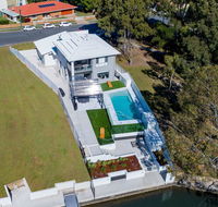 Stunning Canal Home Oh So Close To The Waterfront - eAccommodation