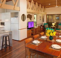 Claytons on Cylinder Beach Front - eAccommodation