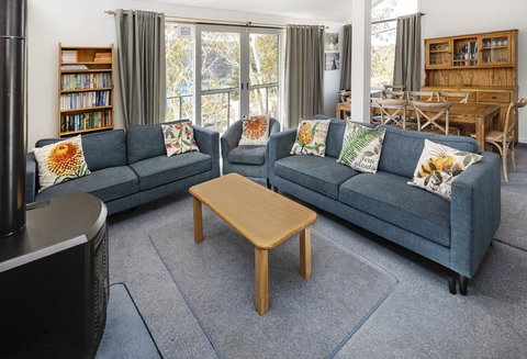 'Matilda' - Spacious & Centrally Located With Great Lake Views - eAccommodation 1