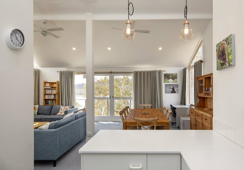 'Matilda' - Spacious & Centrally Located With Great Lake Views - eAccommodation 2