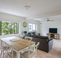 'Pandanus Cove' Apartment 5 - eAccommodation