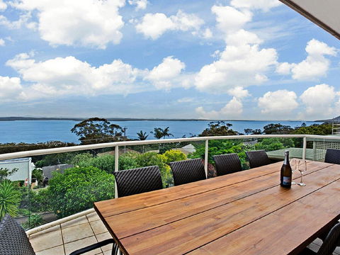 'The Bay', 25 Wallawa Rd - Huge Home With Aircon, Spectacular Views & Chromecast - eAccommodation 0