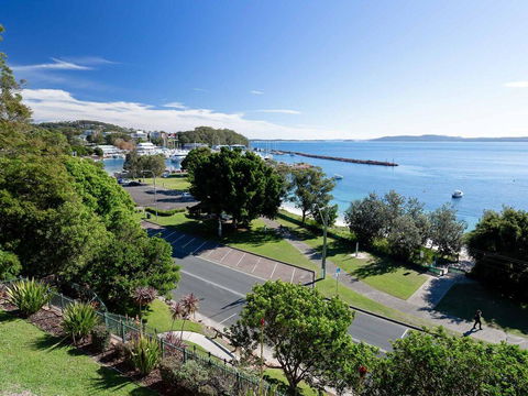 1 'Kiah', 53 Victoria Parade - Stunning Views, Wifi, Aircon, Just Across The Road To The Water - eAccommodation 0