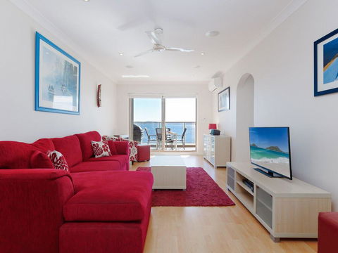 1 'Kiah', 53 Victoria Parade - Stunning Views, Wifi, Aircon, Just Across The Road To The Water - eAccommodation 1