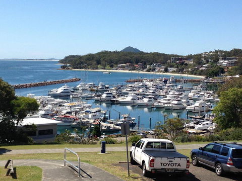 1 'Laman Lodge', 15 Laman Street - Stunning Air Conditioned Unit With Water Views And WIFI - eAccommodation 0